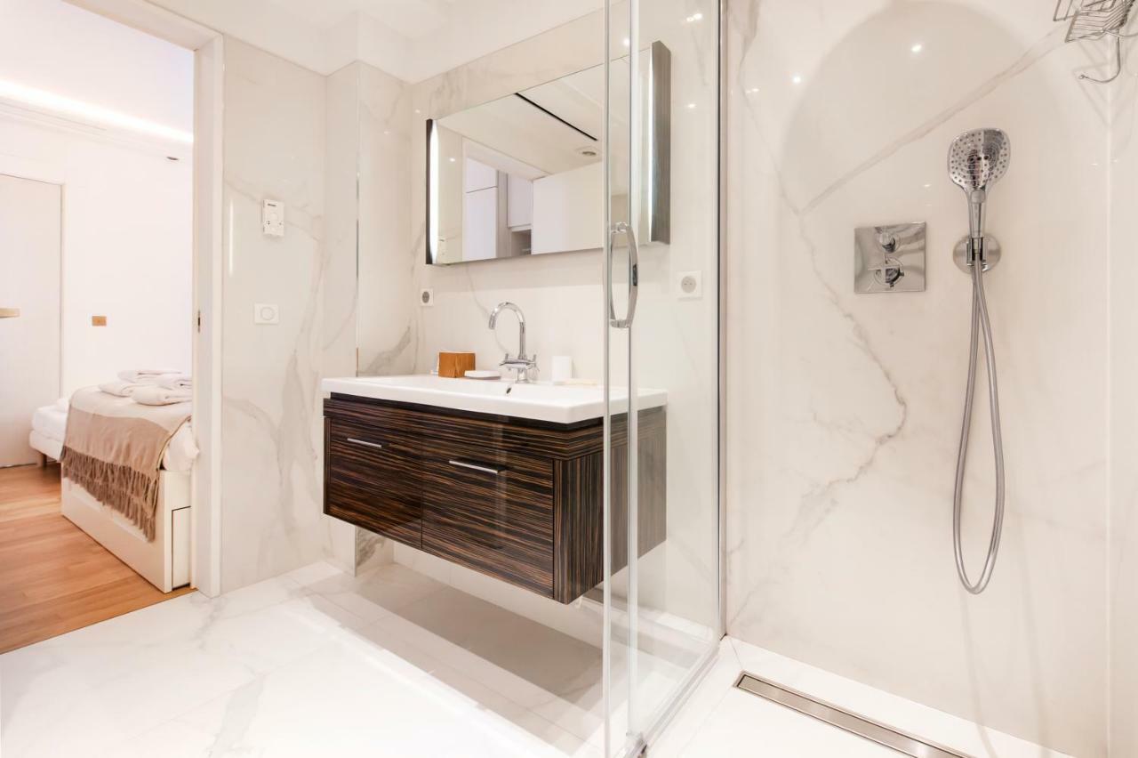Luxury Montaigne Apartment ปารีส ภายนอก รูปภาพ