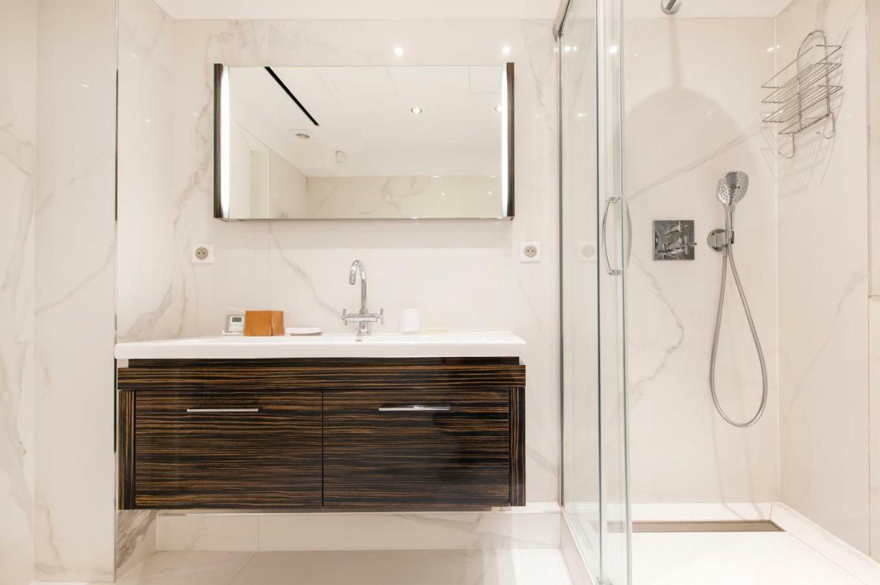 Luxury Montaigne Apartment ปารีส ภายนอก รูปภาพ
