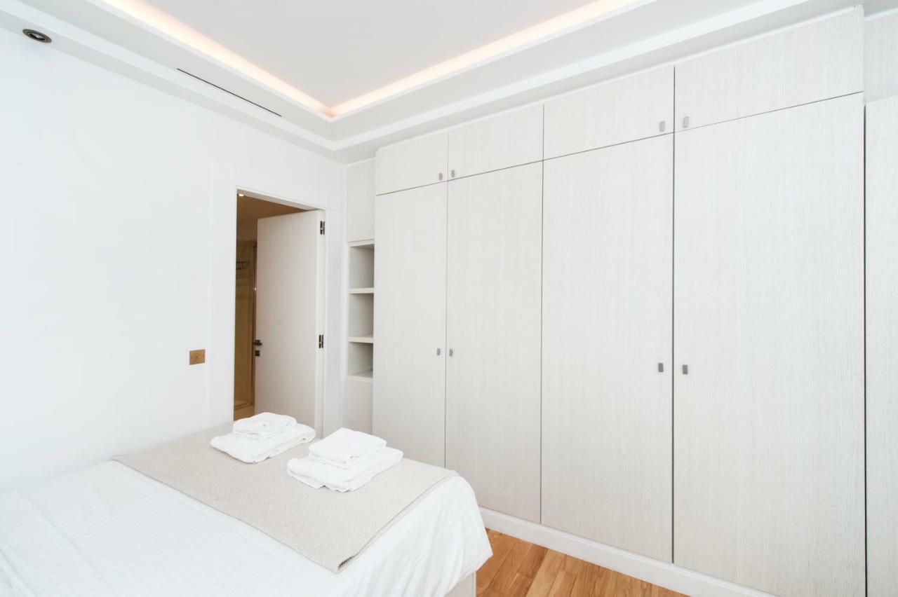 Luxury Montaigne Apartment ปารีส ภายนอก รูปภาพ