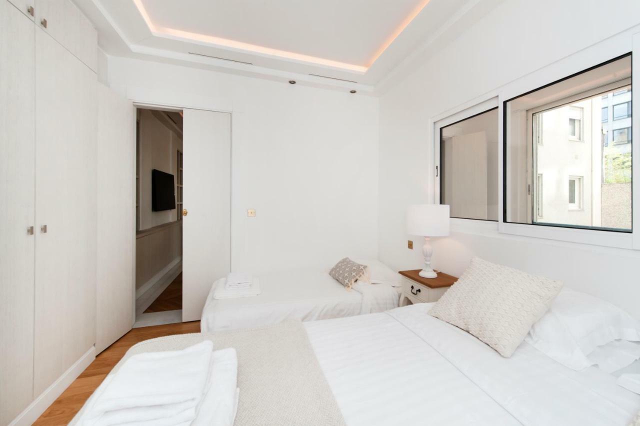 Luxury Montaigne Apartment ปารีส ภายนอก รูปภาพ