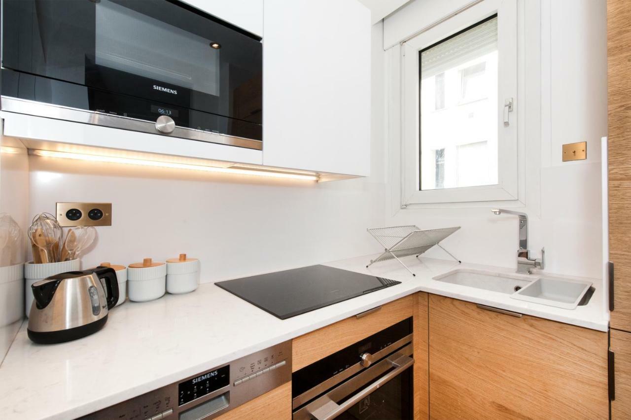 Luxury Montaigne Apartment ปารีส ภายนอก รูปภาพ